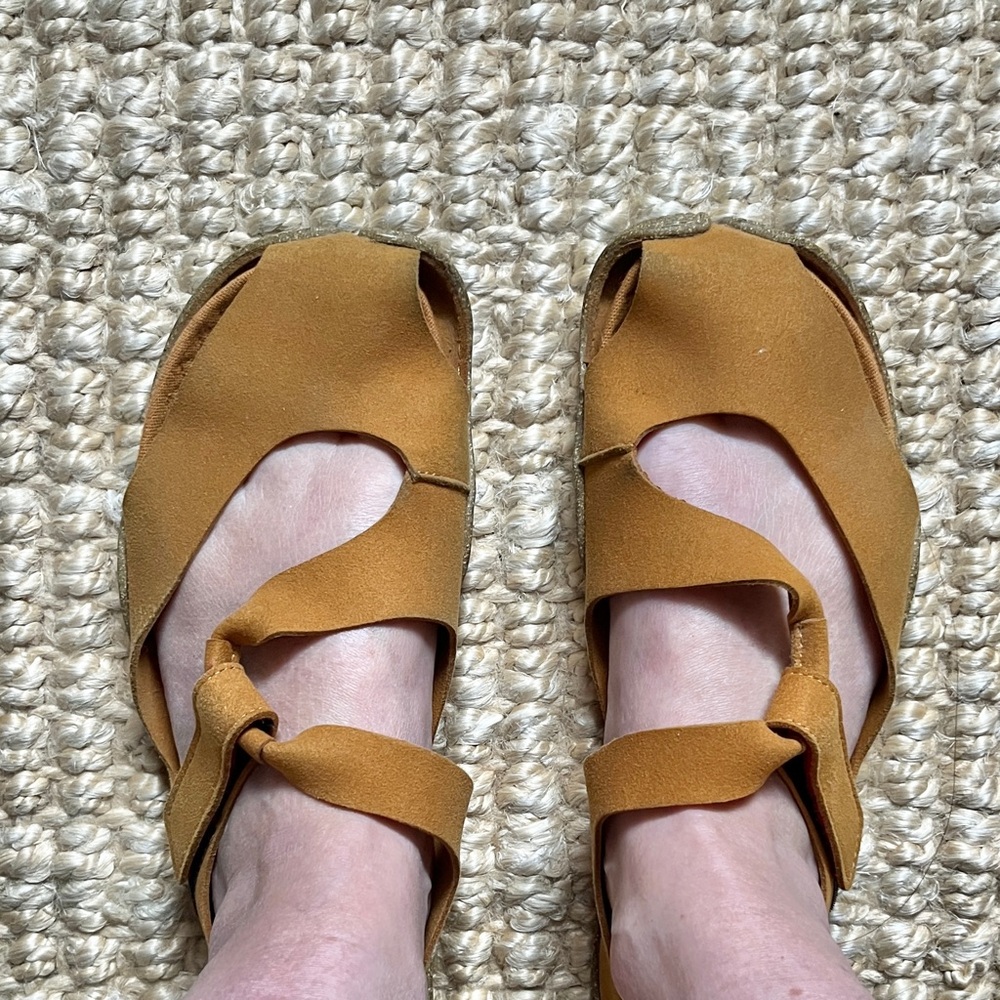 Wildling Feather (Feder) Barefoot Sandals